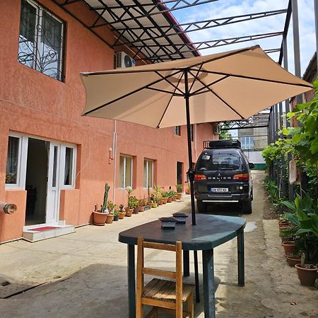 Guest House Amo Κουτάισι Εξωτερικό φωτογραφία
