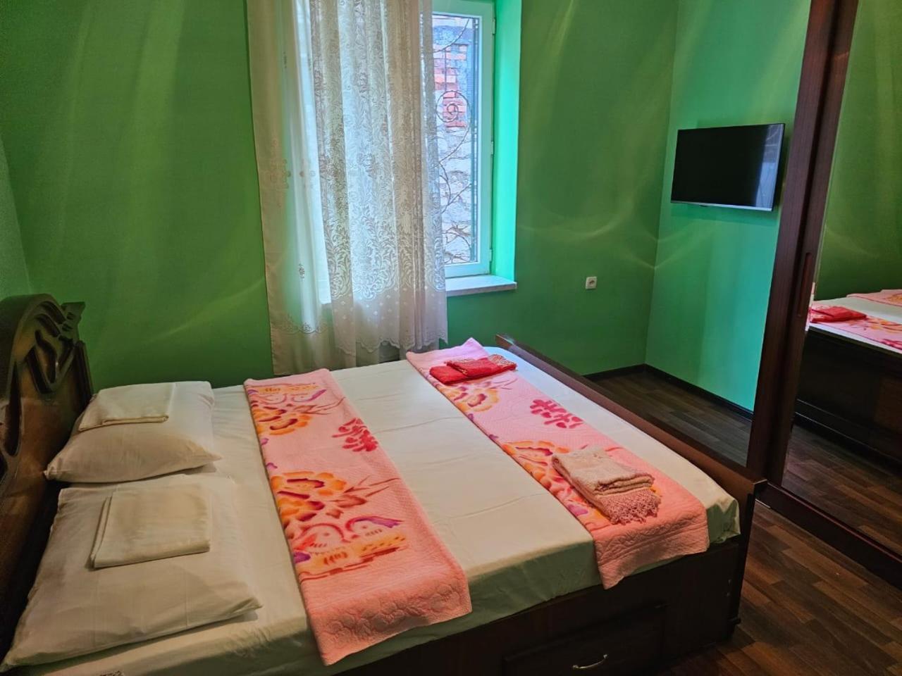 Guest House Amo Κουτάισι Εξωτερικό φωτογραφία