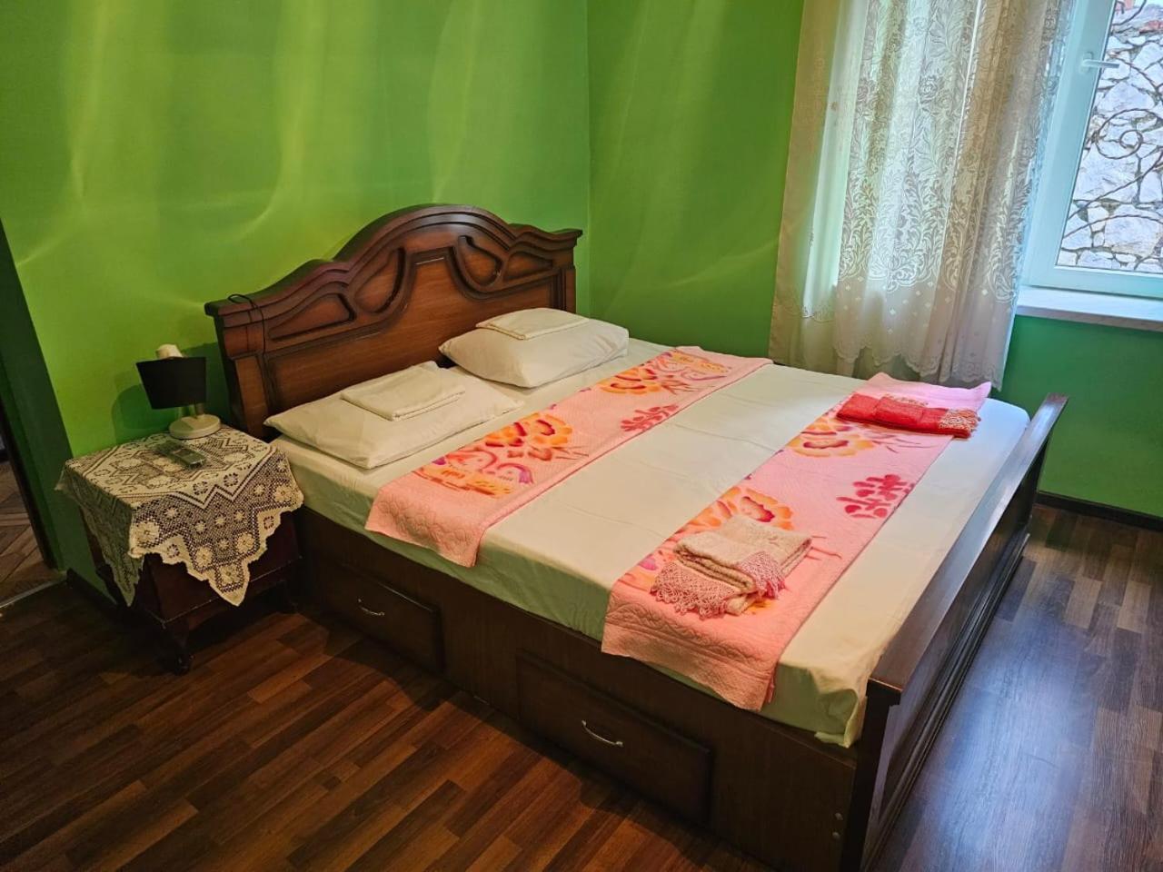 Guest House Amo Κουτάισι Εξωτερικό φωτογραφία