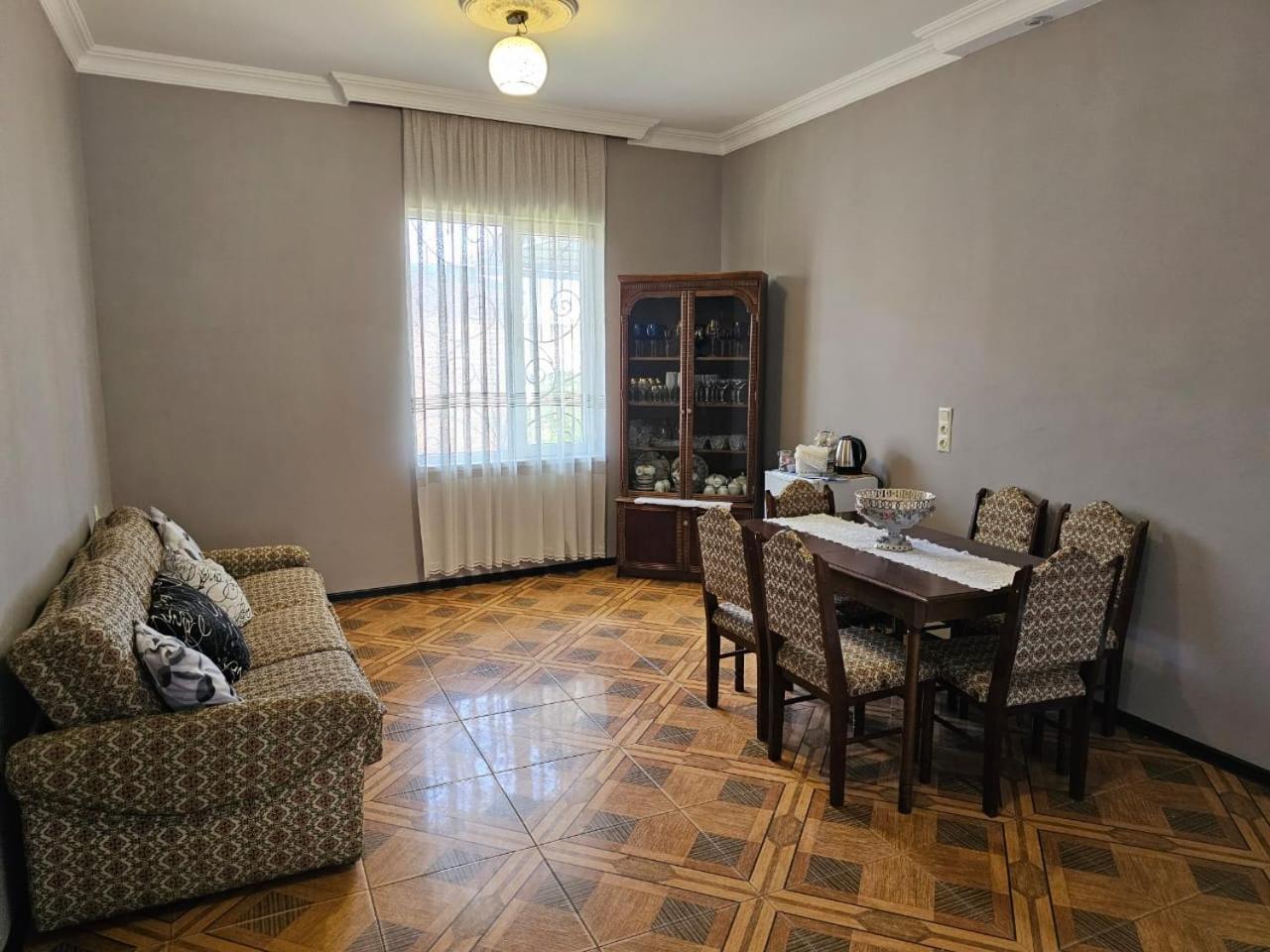 Guest House Amo Κουτάισι Εξωτερικό φωτογραφία