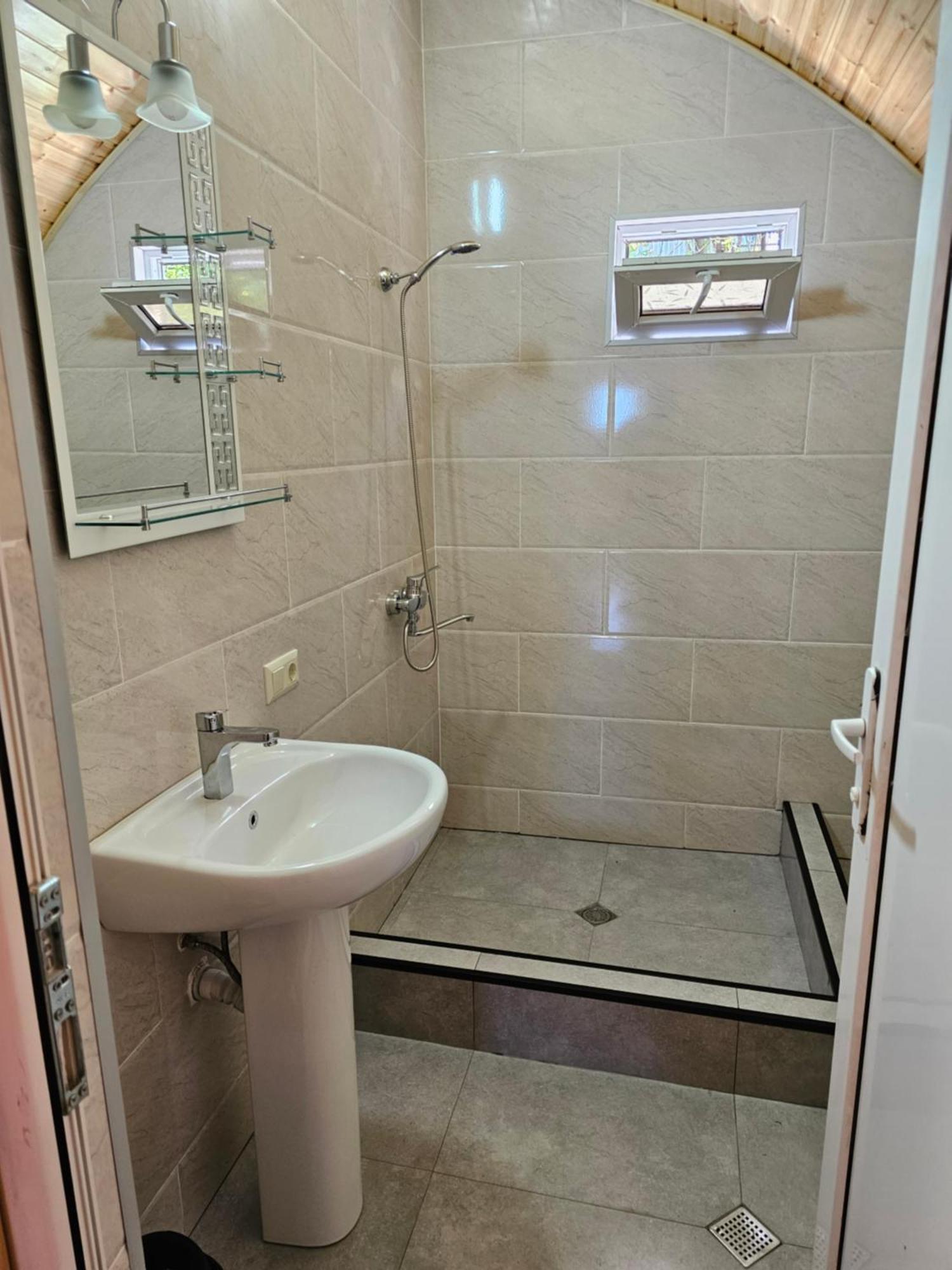 Guest House Amo Κουτάισι Εξωτερικό φωτογραφία