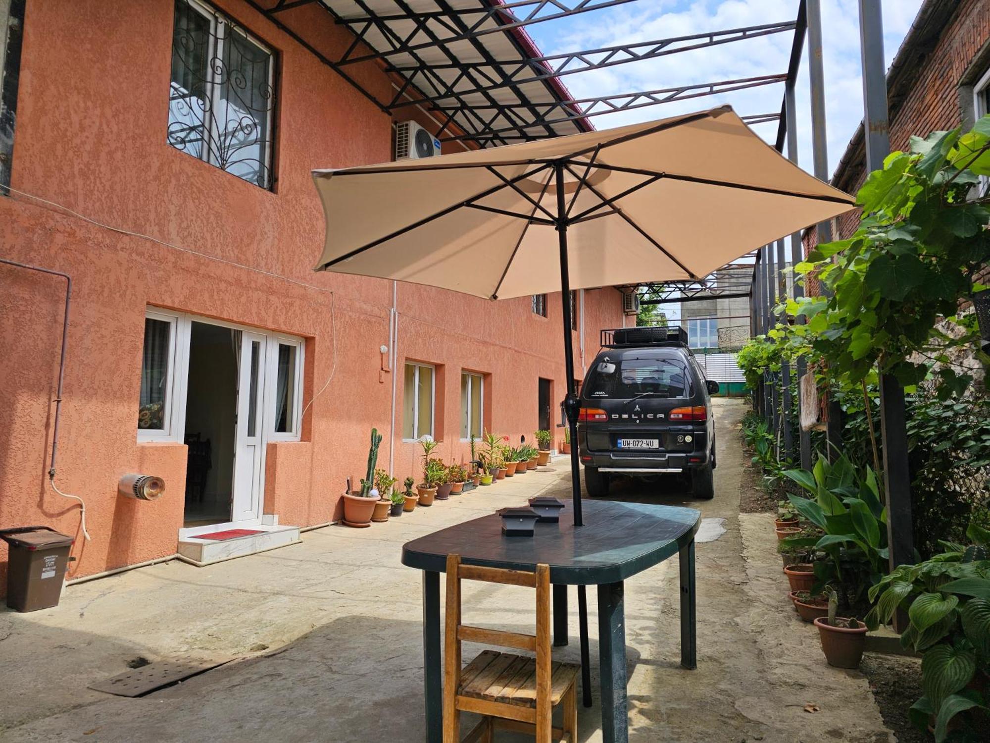 Guest House Amo Κουτάισι Εξωτερικό φωτογραφία